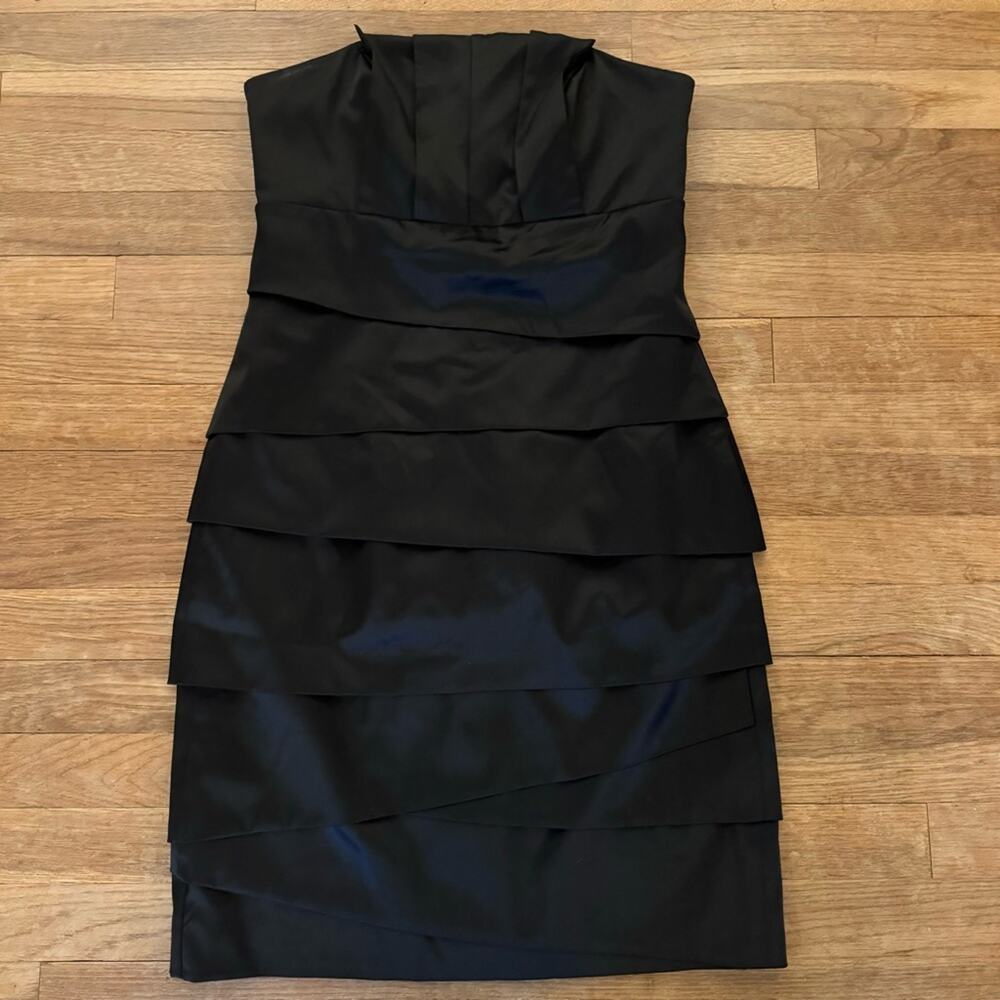 White House Black Market knee length strapless cocktail sheath dress size 4
b30